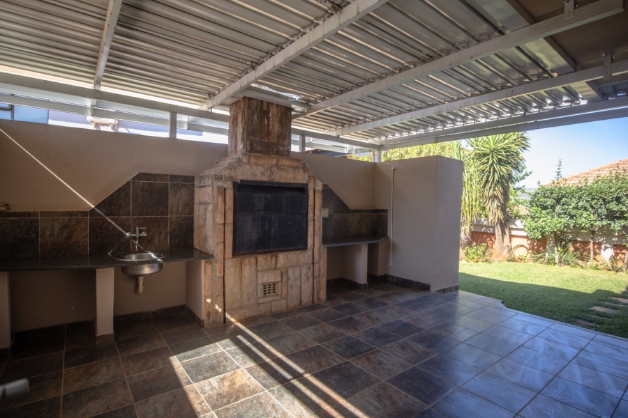 5 Bedroom Property for Sale in Birdwood Estate North West